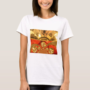 Camiseta Arte Cultural Africano: Rico diseño rojo dorado