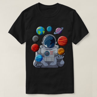 Camiseta Arte de astronauta haciendo malabarismos con plane