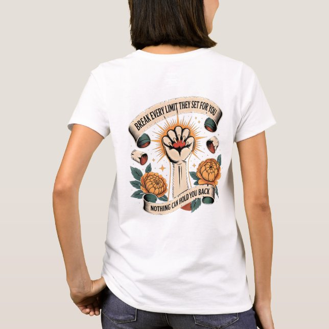 Camiseta Arte de Empoderamiento Tatuaje Tradicional Garra R (Reverso)