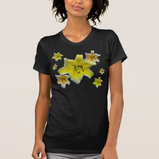 Camiseta Arte de foto macro de flor de lirio amarillo minim