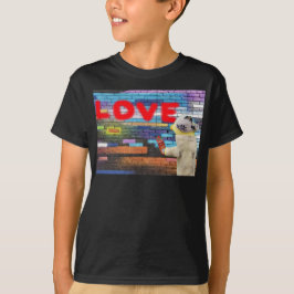 Camiseta Arte de graffiti en pared con el tema Love USA. Ca