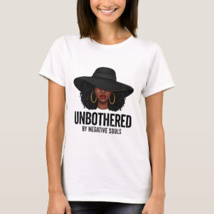 Camiseta Arte de mujer negra impasible ante almas negativas