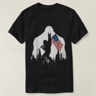 Camiseta Arte de silueta de Bigfoot patriótico