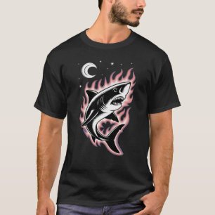 Camiseta Arte de tatuaje de tiburón flamígero vintage retro