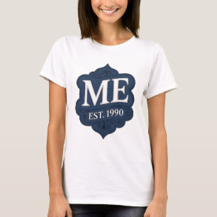Camiseta Arte de texto 3D Crisp Silver ME EST 1990