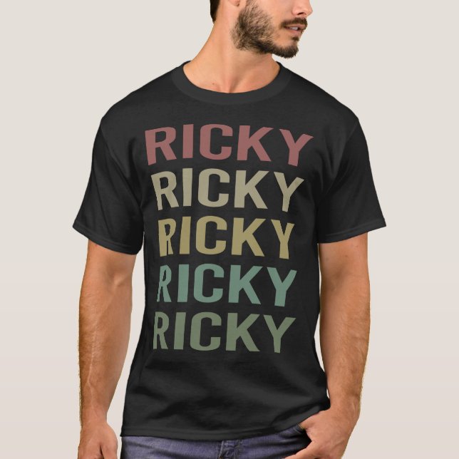 Camiseta Arte de texto colorido - Nombre Ricky (Anverso)