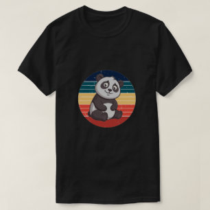 Camiseta Arte del atardecer del oso panda tímido retro
