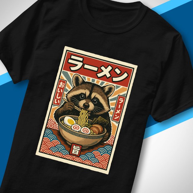 Camiseta Arte Retro Japonés de Mapache Adorable Comiendo Ra (Subido por el creador)