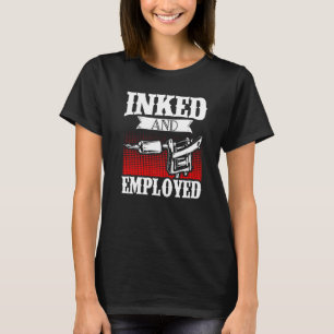 Camiseta Artista De Tatuajes Con Tinta Y Empleado Piel Con