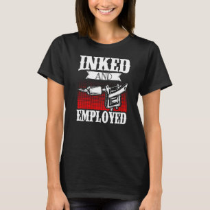 Camiseta Artista De Tatuajes Con Tinta Y Empleado Piel Con