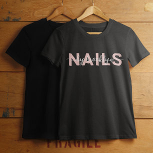 Camiseta Artista de uñas de tipografía moderna
