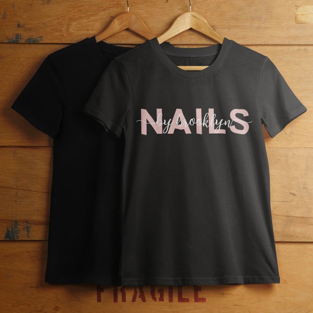 Camiseta Artista de uñas de tipografía moderna (Subido por el creador)