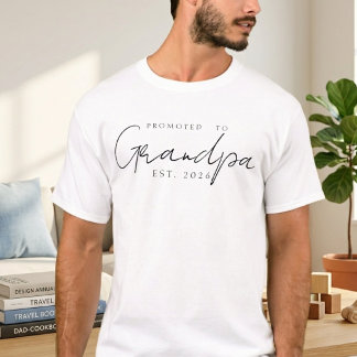 Camiseta Ascendido a Diseño de Escritura Clásica de Año de