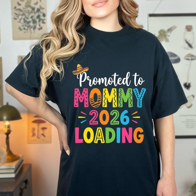Camiseta Ascendido a Mamá Cargando 2026 Cinco De Mayo Anunc (Subido por el creador)