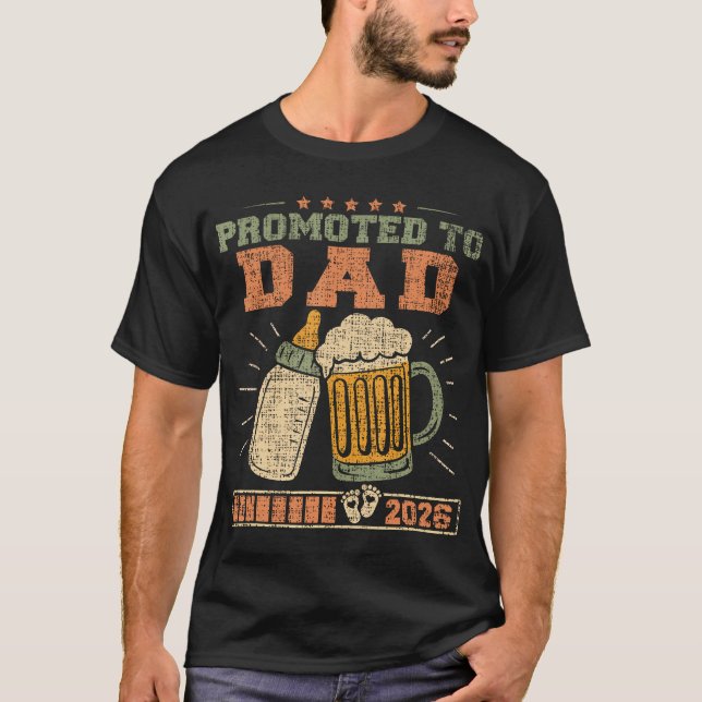 Camiseta Ascendido a Papá 2026 Esperando Bebé Divertido Pro (Anverso)