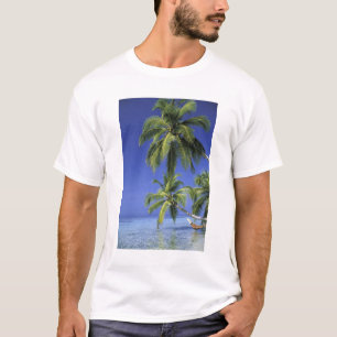 Camiseta Asia, Islas Maldivas. Hombre en hamaca en