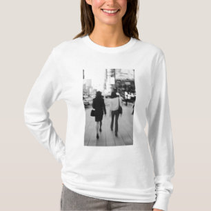 Camiseta Asia, Japón, Tokio. Mujeres jóvenes en el Ginza.