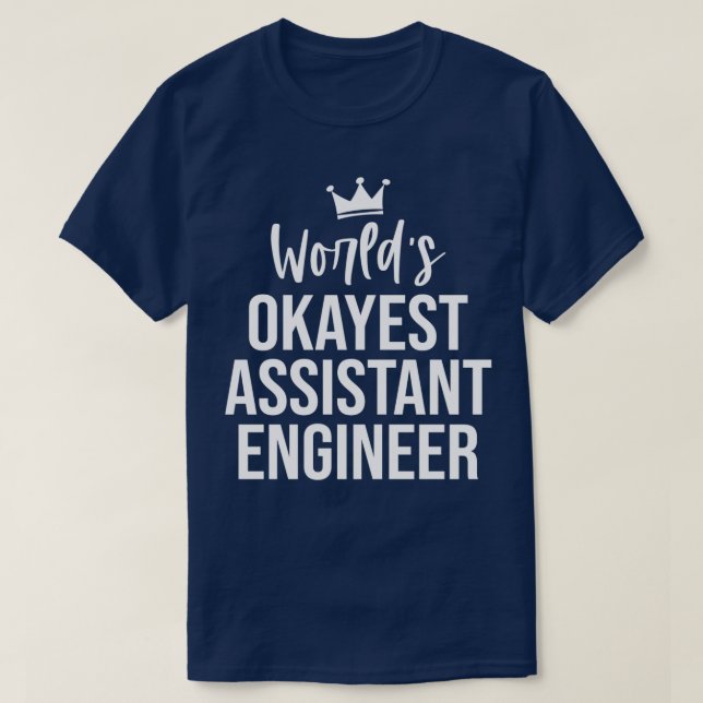 Camiseta Asistente de Ingeniero Auxiliar de Worlds Okayest (Diseño del anverso)