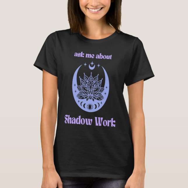 Camiseta Ask Me About Shadow Work New Age Third Eye Moon Pu (Anverso)