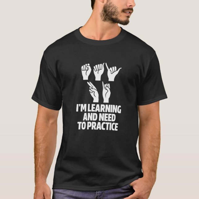 Camiseta ASL Estoy aprendiendo y necesito practicar Rótulo  (Anverso)