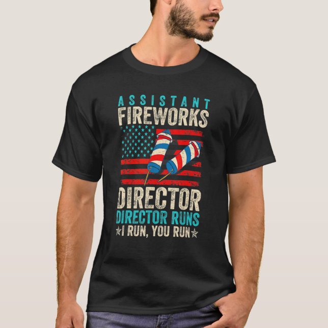 Camiseta Assistant Fireworks Director If I Run You Run 4th  (Anverso)