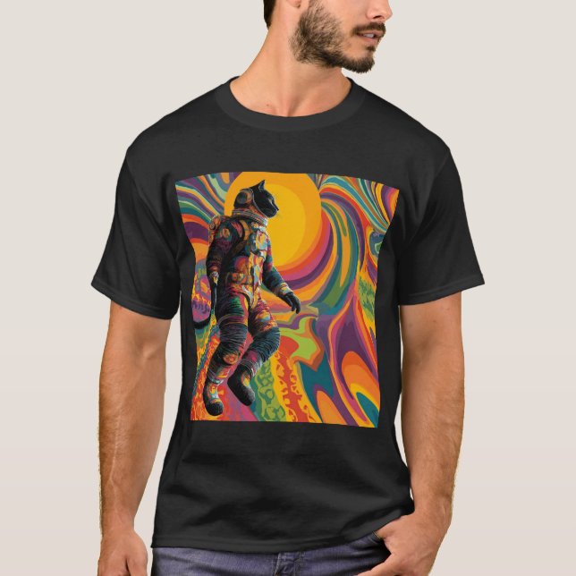 Camiseta Astral Wanderer Cat – Trippy Space Suit & Sunburst (Anverso)