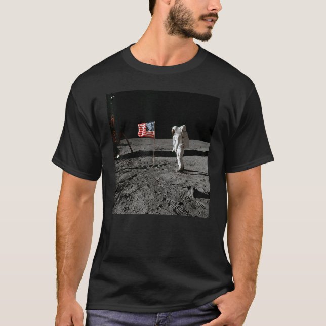 Camiseta Astronaut and US Flag on Lunar Surface Apollo Moon (Anverso)