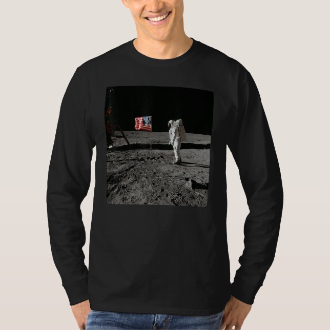 Camiseta Astronaut and US Flag on Lunar Surface Apollo Moon (Anverso)
