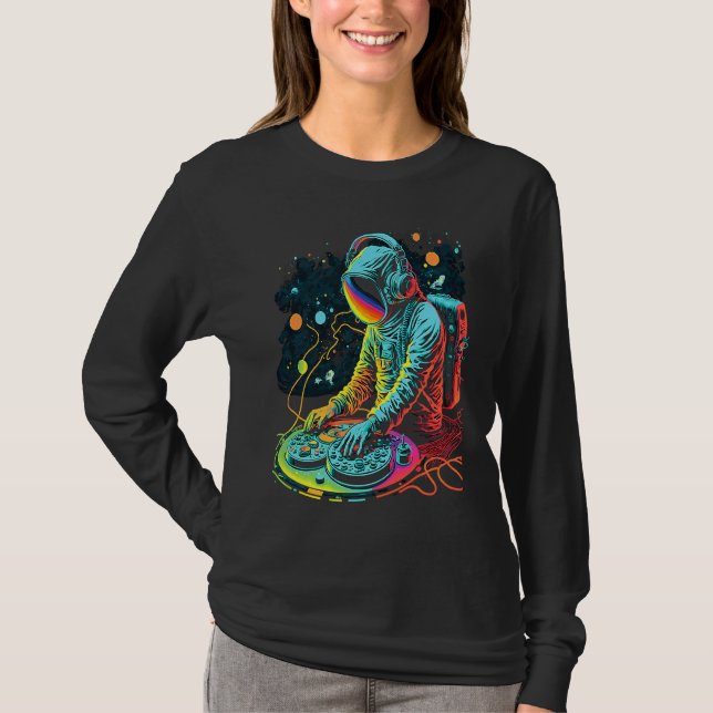 Camiseta Astronaut DJ Playing Turntables in Space EDM cool  (Anverso)