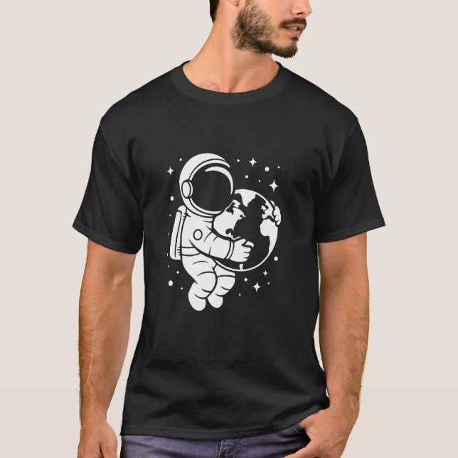 Camiseta Astronaut Holding Earth Space Graphic Art Design (Anverso)