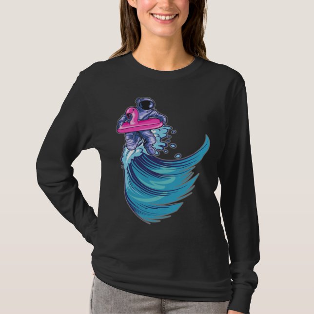 Camiseta Astronaut Surfing Ocean Waves With Pink Flamingo F (Anverso)