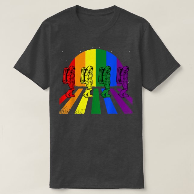 Camiseta Astronauta caminando LGBTQ Retro Espacio Rainbow G (Diseño del anverso)