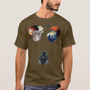 Camiseta Astronauta con globos planetarios balanceándose en