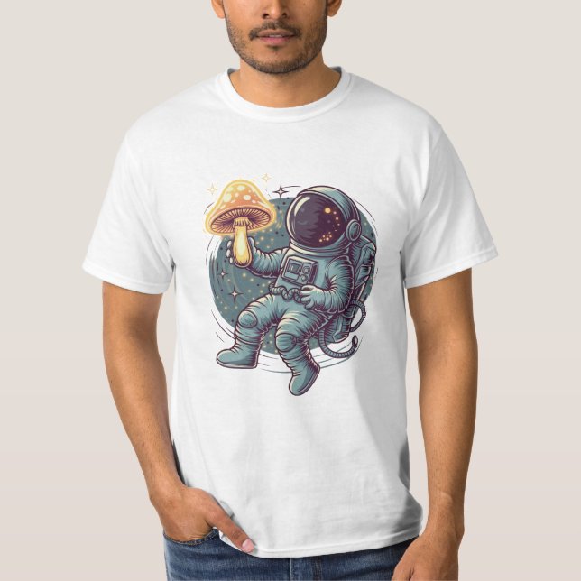 Camiseta astronauta con hongos espaciales (Anverso)