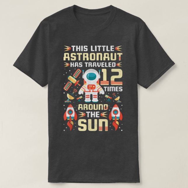 Camiseta Astronauta de cumpleaños número 12 veces viajó (Diseño del anverso)