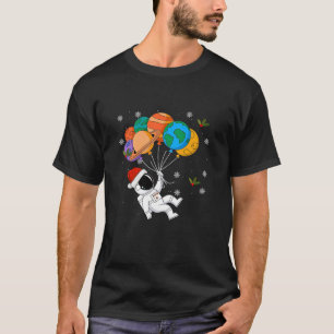 Camiseta Astronauta de Santa Hat sostiene planetas Navidade
