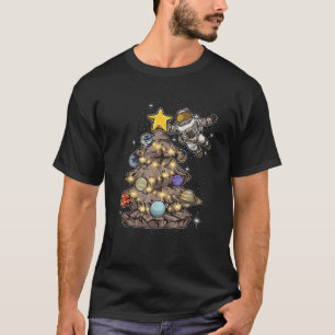 Camiseta Astronauta decora un árbol de Navidad en Navidad e
