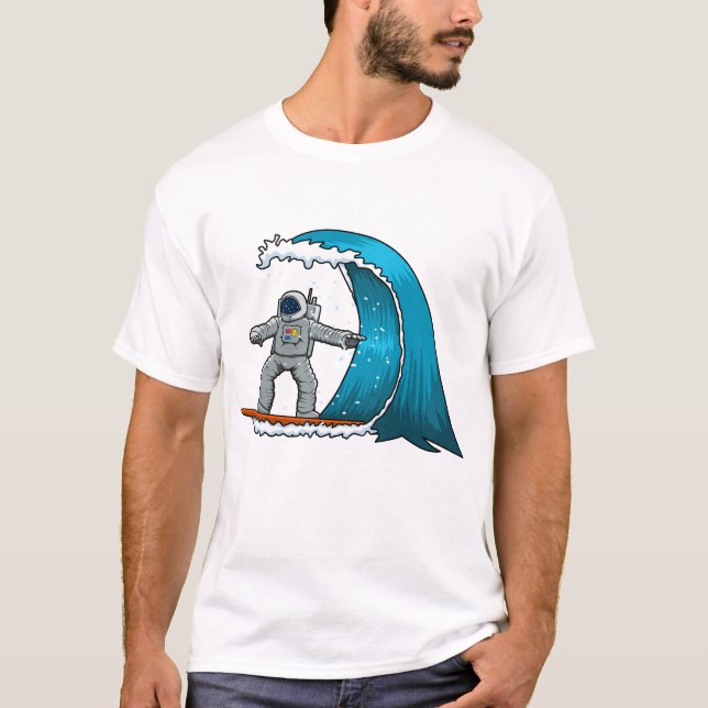 Camiseta Astronauta Divertido Surfando (Anverso)