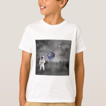 Astronauta en el espacio ultraterrestre viendo el