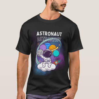 Camiseta Astronauta en una nube con globos planetarios