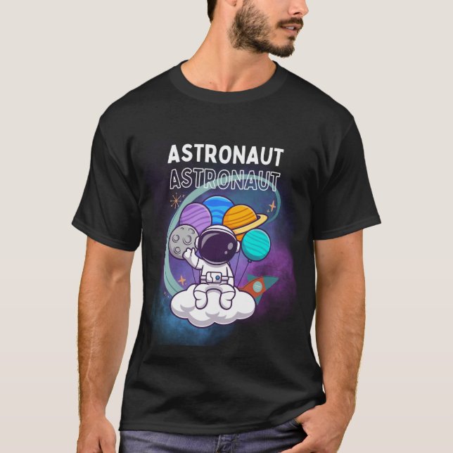 Camiseta Astronauta en una nube con globos planetarios (Anverso)