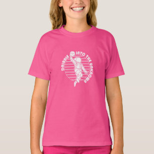 Camiseta Astronauta espacial al aire libre jugando básquetb