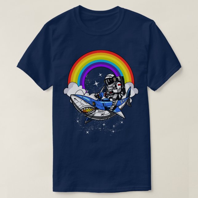 Camiseta Astronauta espacial montando tiburón (Diseño del anverso)
