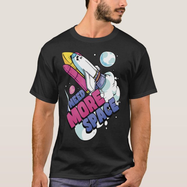 Camiseta Astronauta Espacio Galaxia Explorer Necesito más e (Anverso)
