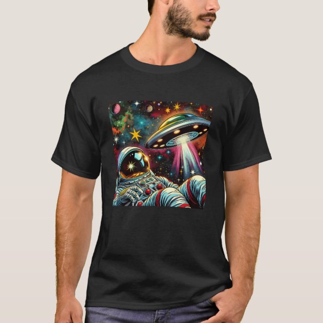 Camiseta Astronauta flotando en el espacio con un arte de O (Anverso)