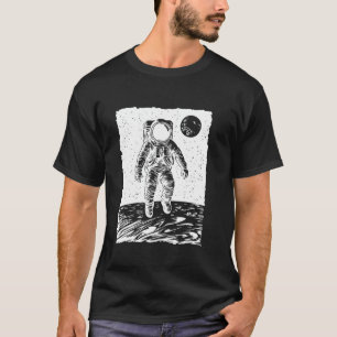Camiseta Astronauta futurista flotando en el espacio estéti
