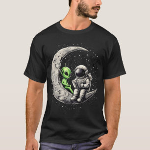 Camiseta Astronauta Leyendo Libro A Alien En El Espacio De