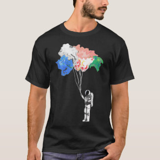Camiseta Astronauta lindo sosteniendo globos abstractos