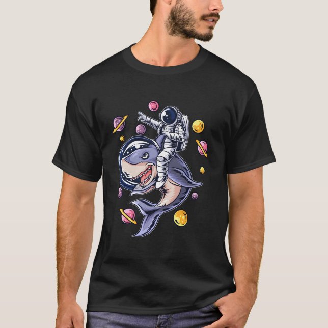 Camiseta Astronauta Montando Tiburón En El Espacio Ultrater (Anverso)