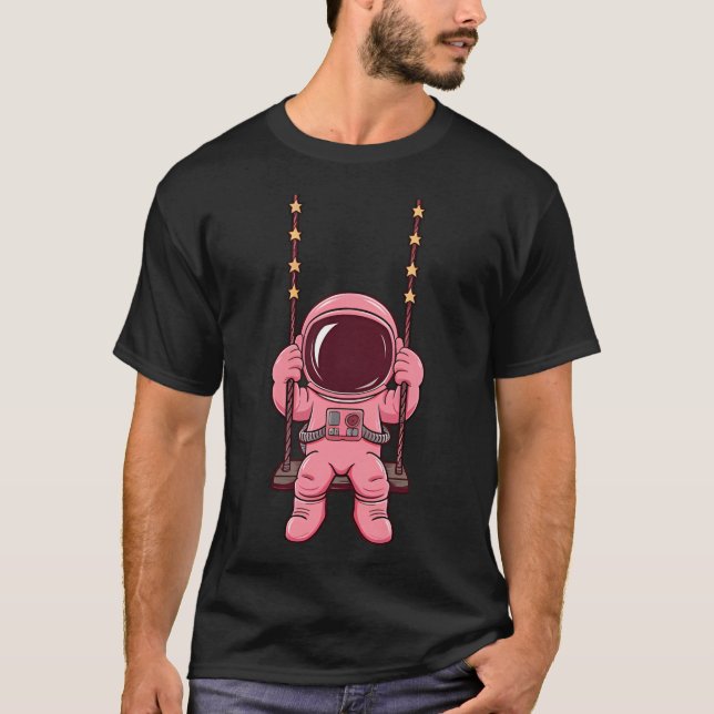 Camiseta Astronauta Rosa En La Swing - Astronauta Cuto (Anverso)
